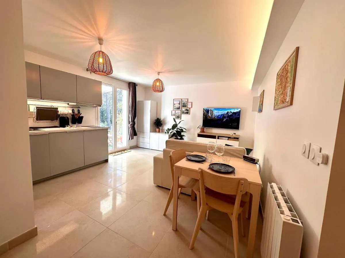 Paisible Studio Tout Neuf En Lisiere De Foret contacts