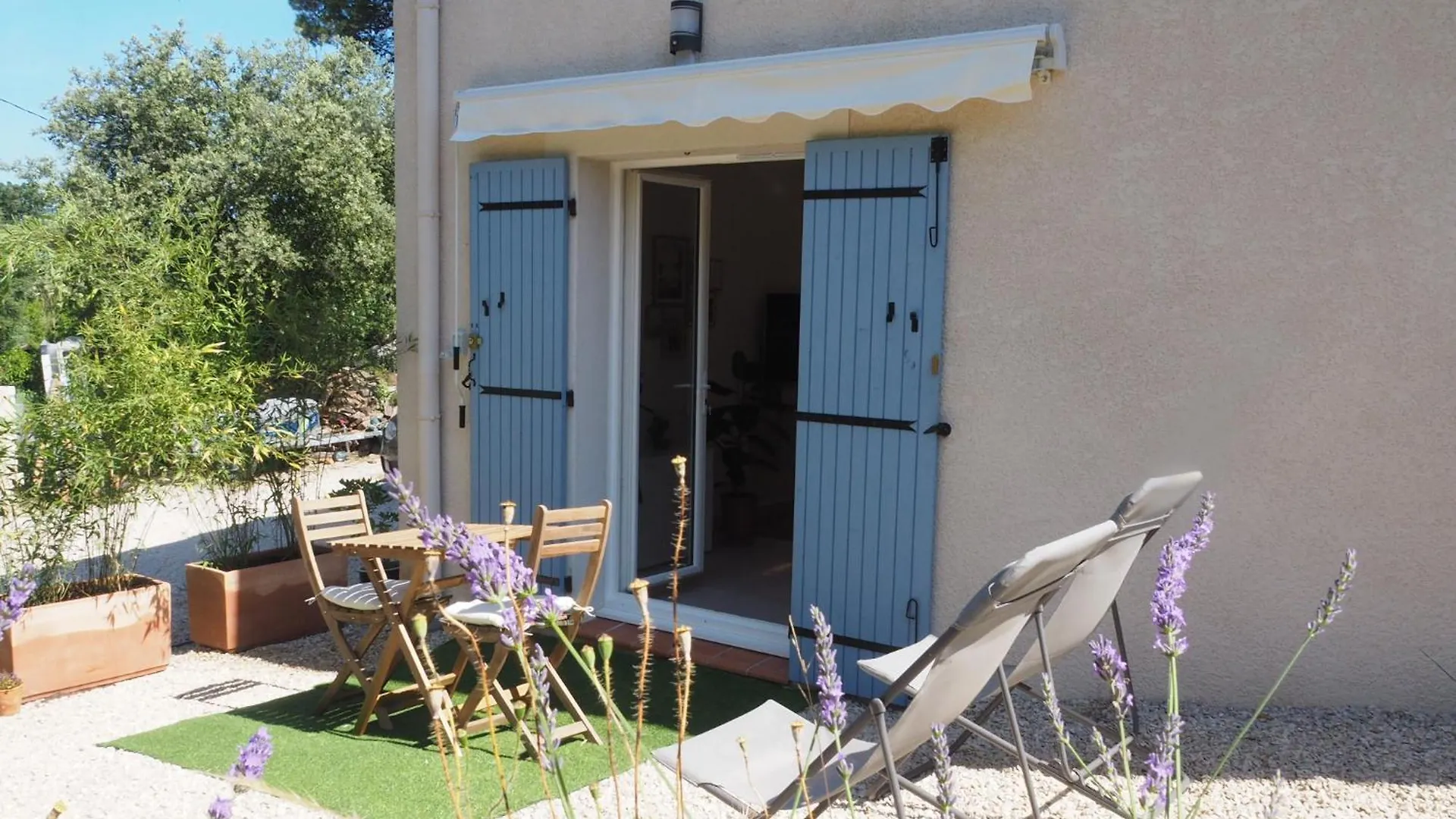 Paisible Studio Tout Neuf En Lisiere De Foret Peyrolles-en-Provence 0*,  France